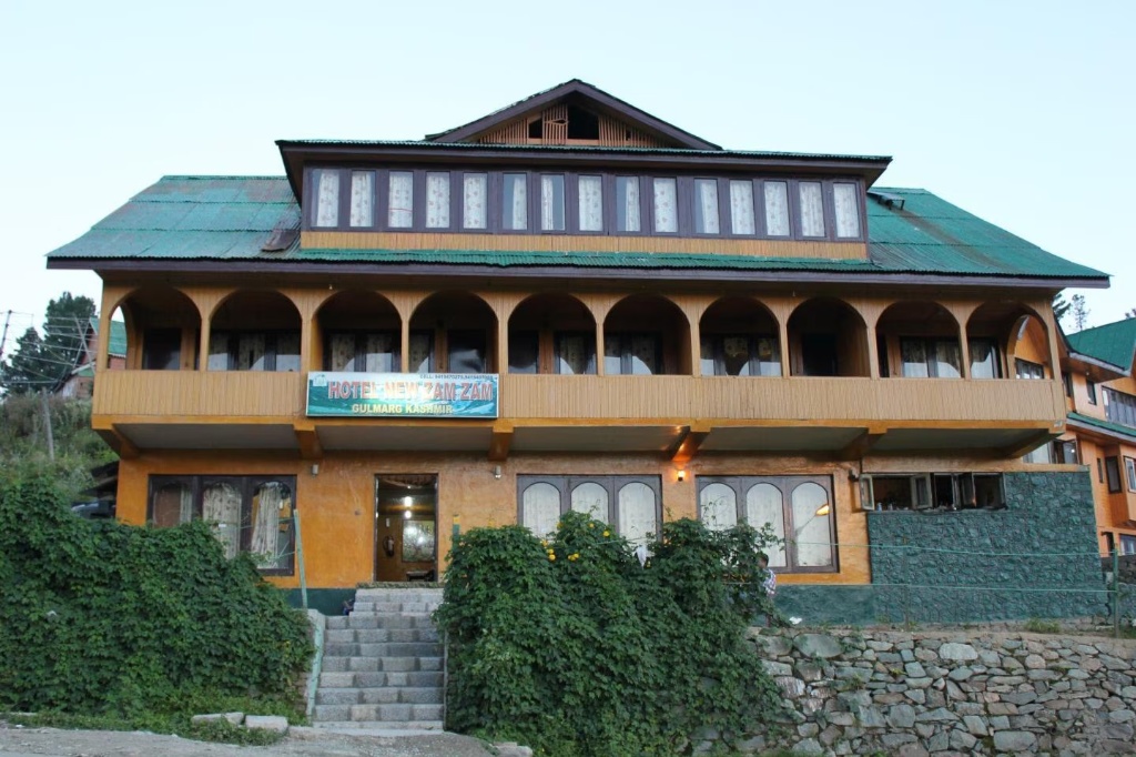 Hotel Zam Zam, Gulmarg — Basic tier stay